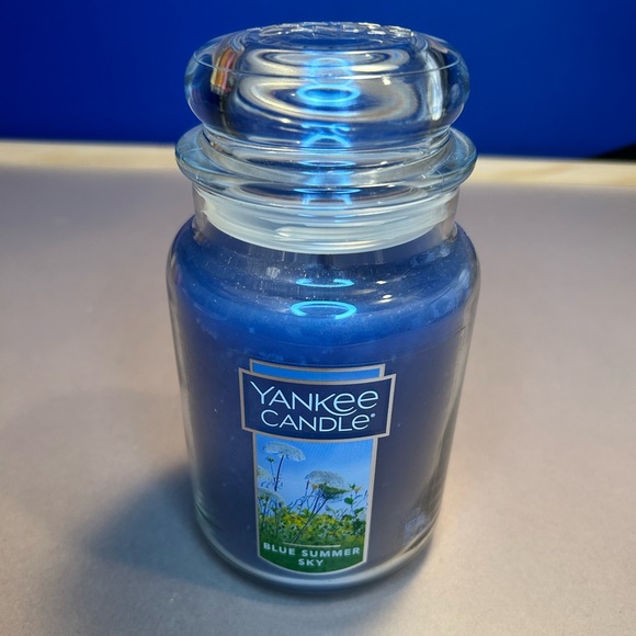 Yankee Candle Blue Summer Sky Scented Jar - Picture 1 of 8